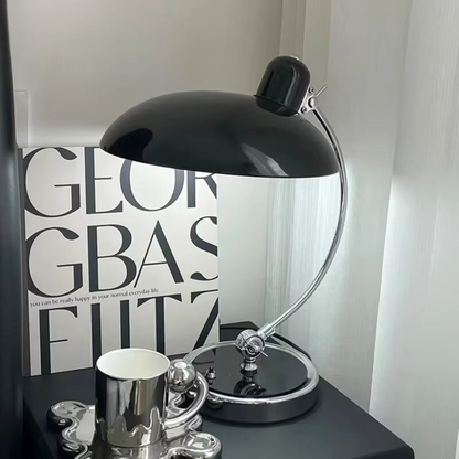 Skandinavisk minimalistisk skrivbordslampa med justerbar böjd arm