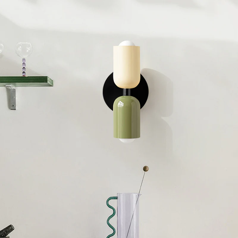 Modern nordisk vägglampa med dubbelt ljus