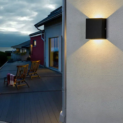 Minimalistisk smart LED-vägglampa för utomhusbruk