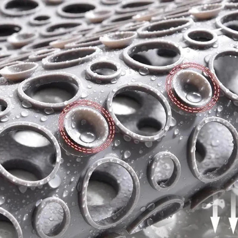 Halkfri duschmatta som dränerar vatten