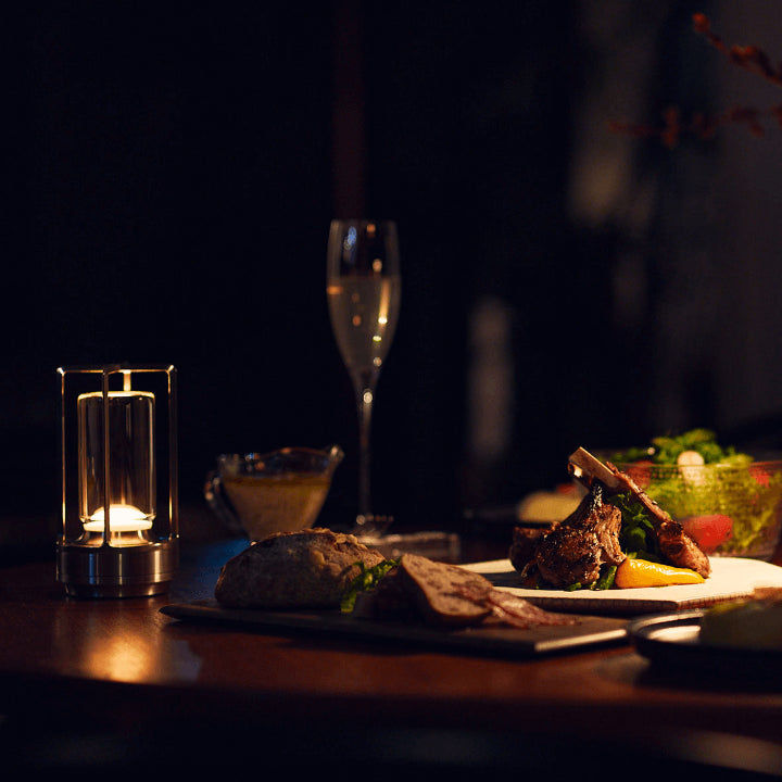 Skandinavisk trådlös uppladdningsbar snygg LED-bordslampa