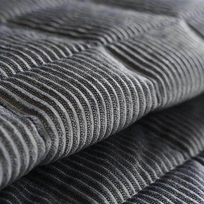 Modernt quiltat sofföverdrag