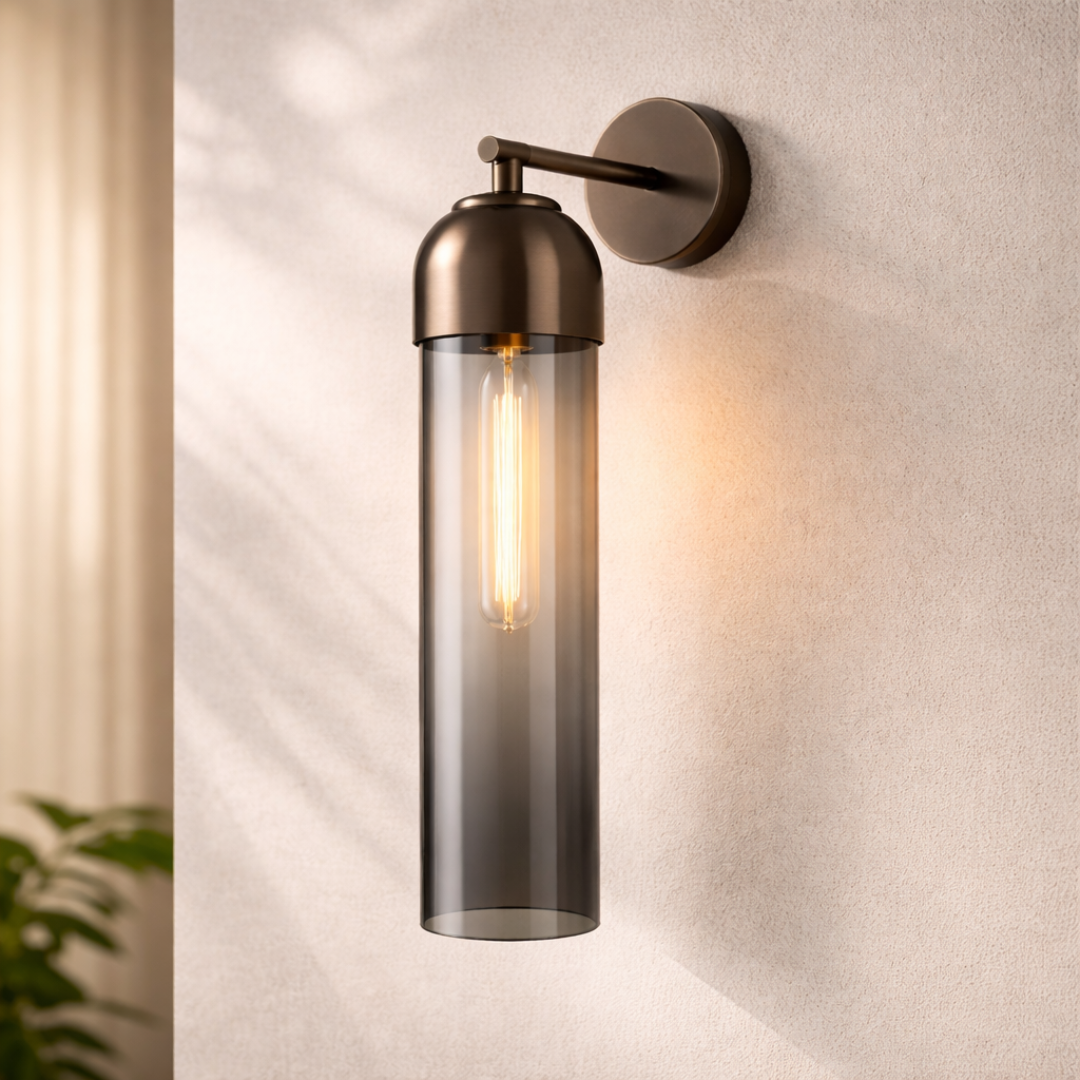 Nordisk vägglampa i glas – cylinderdesign med mjukt ljus