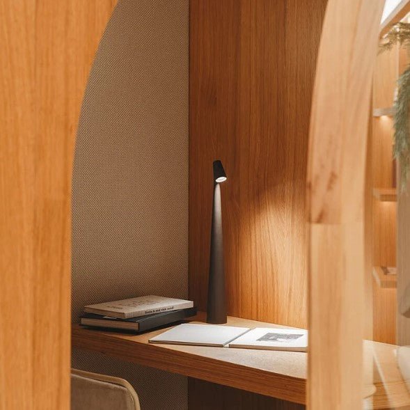 Minimalistisk LED-bordslampa