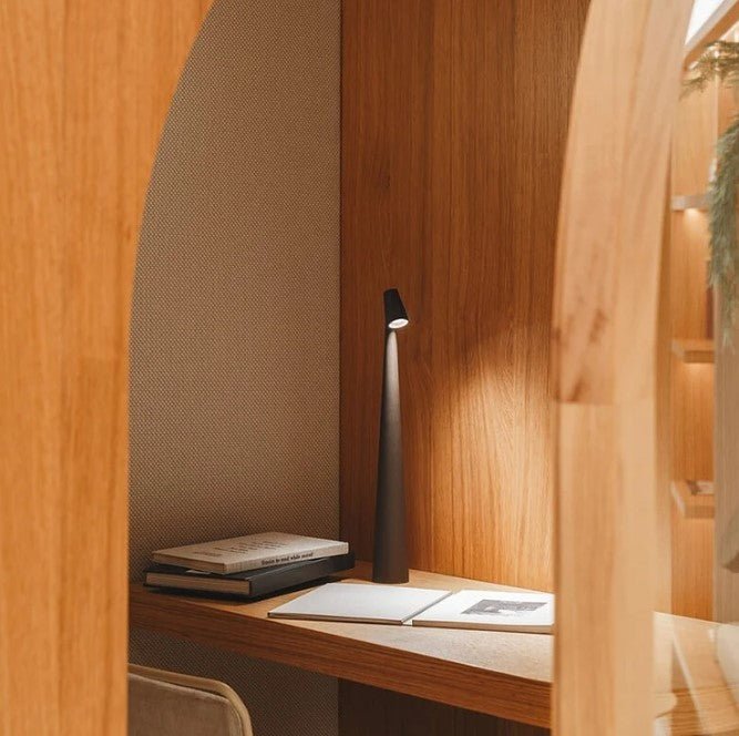 Minimalistisk LED-bordslampa