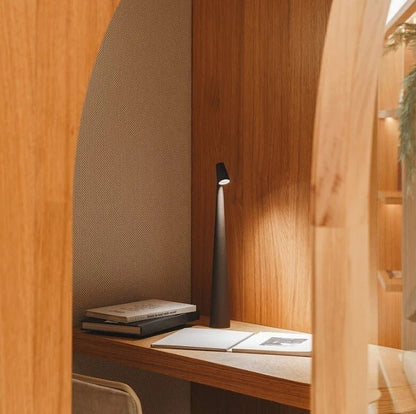 Minimalistisk LED-bordslampa